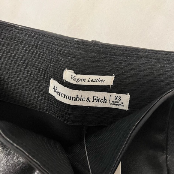Abercrombie Curve Love Vegan Leather Split-Hem Flare Pants - Picture 5 of 5
